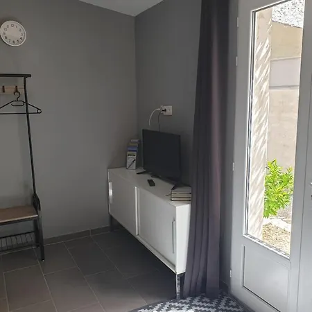 Studio Meuble Tout Confort Climatise Bollène Exterior foto
